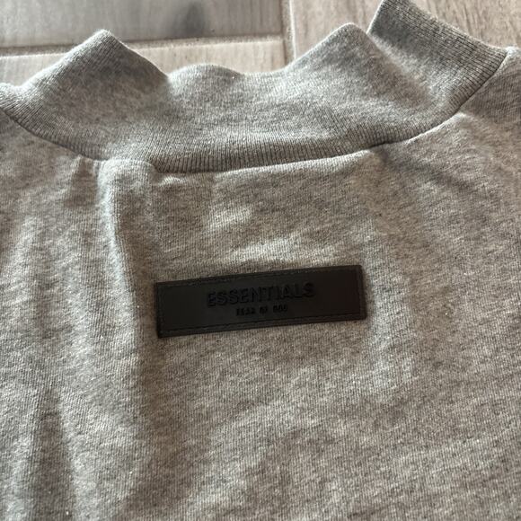Fear Of God Essentials Men’s Sz M Long Sleeve Pullover Shirt Mock Neck Gray Logo - Picture 10 of 10